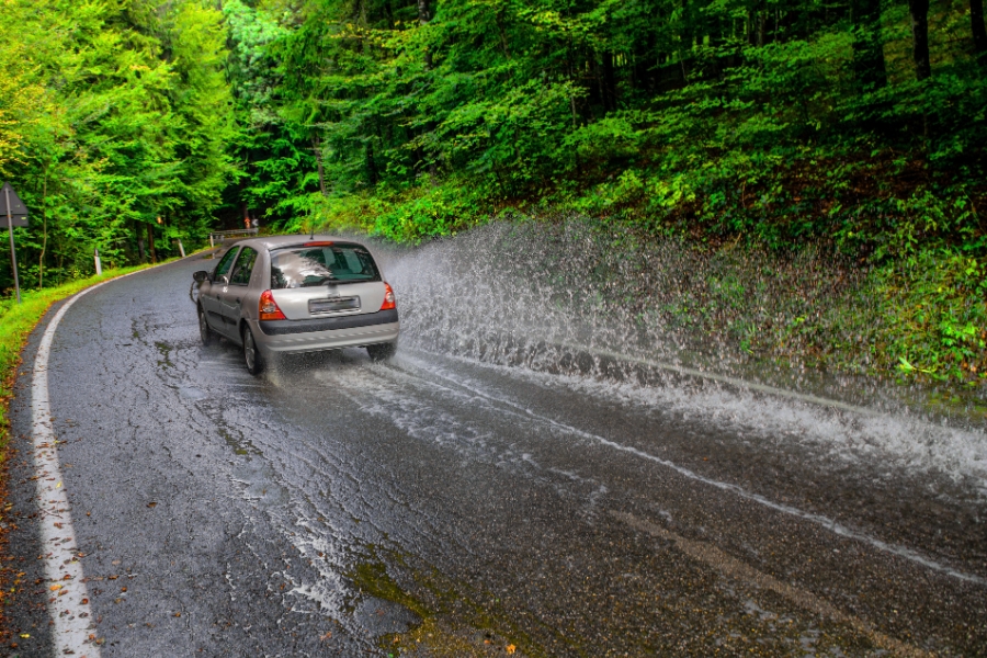 Driving Tips for Heavy Rain and Wet Roads in Antigua